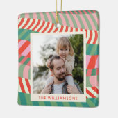 名前パーソナライズされた赤い緑のピンクの幾何学的な写真 セラミックオーナメント (左)