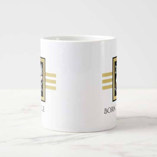 名前パーソナライズされた金ゴールド白黒氷スケートで滑る ジャンボコーヒーマグカップ (正面)