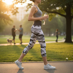 名前パーソナライズされた黒カモフラージパターン カプリレギンス