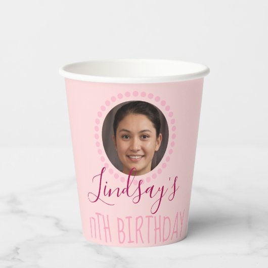 名前パーソナライズされた&フォトピンクフローラ誕生日 紙コップ (裏面)