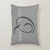 名前パーソナライズされたQイニシャル白黒グレー アクセントクッション (正面(垂直))