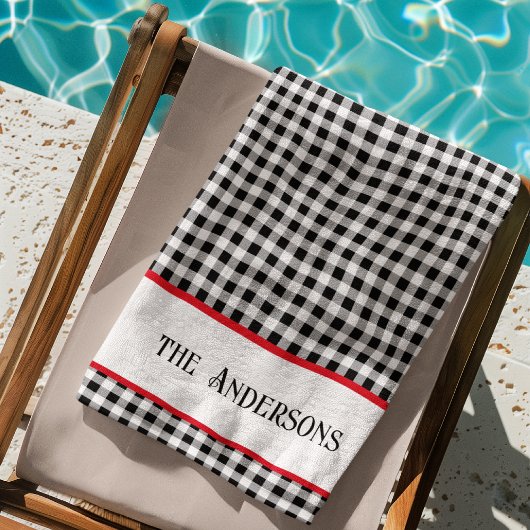 名前ブラック&ホワイトバッファローチェック赤アクセント付きプール –  ビーチタオル