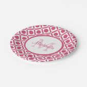 名前モダン付きピンクと白の幾何学的モノグラム ペーパープレート (アングル)
