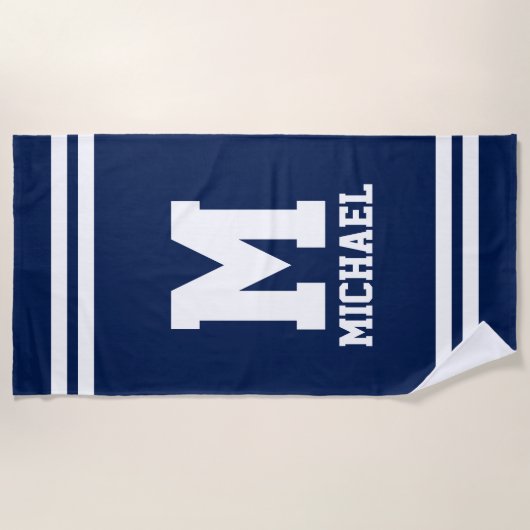 名前モノグラム（青と白）のパーソナライズストライプ ビーチタオル (正面)