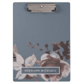 名前付きのスモーキー ブルーとダスティ ローズの花 クリップボード (正面)