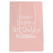 名前付きハッピーバースデーパステルピンクメディア抱き枕 ミディアムペーパーバッグ (裏面)