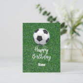 名前付きプレーヤーのためのボール付きサッカー誕生日 ポストカード (スタンド正面)