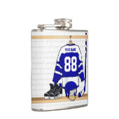 名前入りで青および白いアイスホッケージャージー フラスク (右)