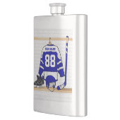 名前入りで青および白いアイスホッケージャージー フラスク (左)