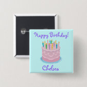 名前入りなピンクのつや消しのお誕生日ケーキ 缶バッジ (正面&裏面)