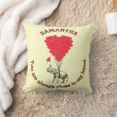 名前入りなロマンチックな象および赤いハート クッション (ブランケット)