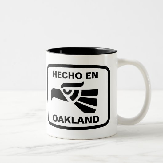 名前入りなHecho enオークランドのpersonalizadoのカスタム ツートーンマグカップ (右)