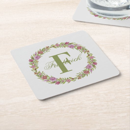 名前入りのピンクとグリーンの花柄モノグラム スクエアペーパーコースター (アングル)