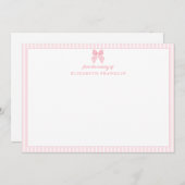 名前入りのピンクの蝶ネクタイ ストライプ 赤ちゃん女の子のステーショナリー サンキューカード (正面/裏面)