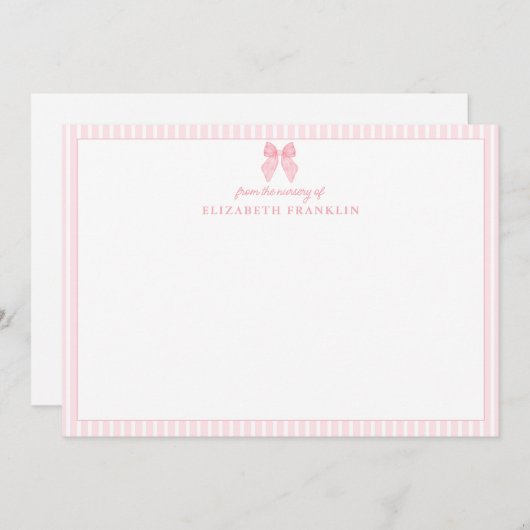 名前入りのピンクの蝶ネクタイ ストライプ 赤ちゃん女の子のステーショナリー サンキューカード (正面/裏面)