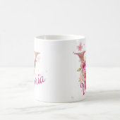 名前入りの花柄イニシャルマグカップ - アルファベットのV コーヒーマグカップ (中央)