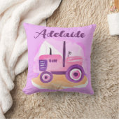 名前入りピンクとパープルのトラクターのクッション クッション (ブランケット)
