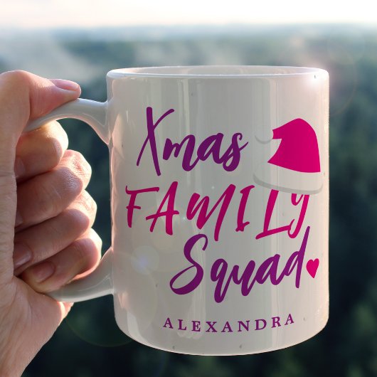名前入りピンクのクリスマスファミリースクリプト  コーヒーマグカップ