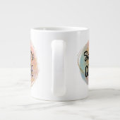 名前入り虹色抽象キラキラデザイン ジャンボコーヒーマグカップ (裏面)