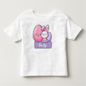 名前入り イースターバニー 卵の上でもっとかわいい トドラーTシャツ (正面)