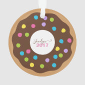 名前及び年-パーソナライズなドーナツ--を加えて下さい オーナメント (裏面)