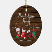 名前素朴付き4つのかわいい靴下ファミリー セラミックオーナメント (右)