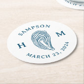 名前航海の付きオイスターシェルモノグラム ラウンドペーパーコースター (アングル)