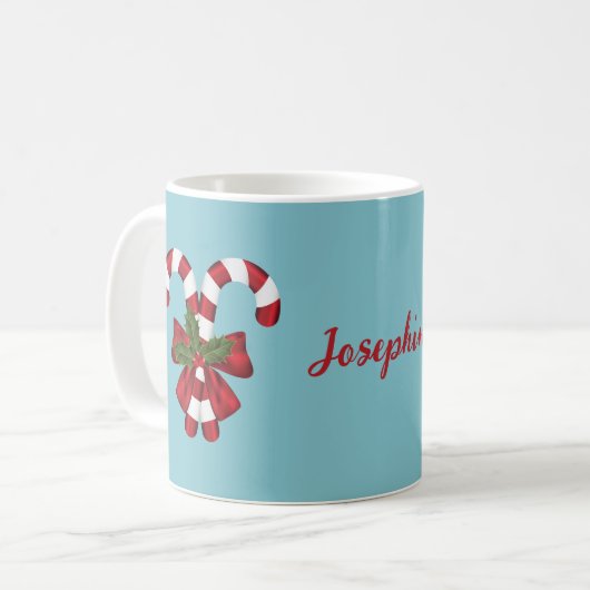 名前赤と白付きの青いキャンディ缶2つ コーヒーマグカップ (正面左)