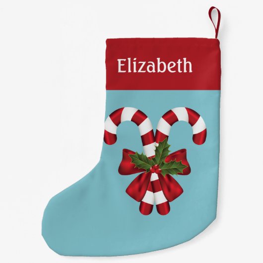 名前赤と白付きの青いキャンディ缶2つ スモールクリスマスストッキング (裏面)