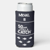 [名前]は50であり、まだキャッチおもしろい誕生日ギフト スリム缶クーラー (Seltzer裏面)
