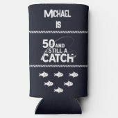 [名前]は50であり、まだキャッチおもしろい誕生日ギフト スリム缶クーラー (裏面)