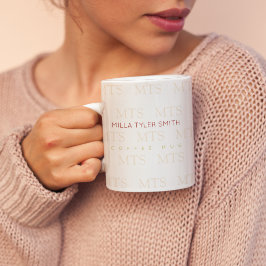 名前、クリーンなイニシャルのタイポグラフィのパターン コーヒーマグカップ