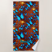 名前、黄金の渦巻きに明るい青の蝶を追加 ビーチタオル (正面)