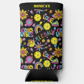 名前、Groovy、レトロ90s、黒 スリム缶クーラー (正面)