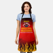 名称おもしろい及び火炎の平均焼き器 エプロン (着用した状態)