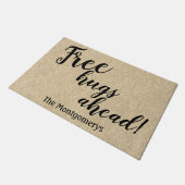 名素朴パーソナライズされた前自由ハグへようこそ ドアマット (アングル)