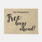 名素朴パーソナライズされた前自由ハグへようこそ ドアマット (正面)