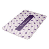 名紫色の花、赤面、紫ストライプの色 バスマット (アングル)