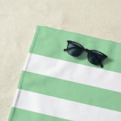 名航海のパーソナライズされた前Navy Green ストライプの ビーチタオル (インサイチュ)