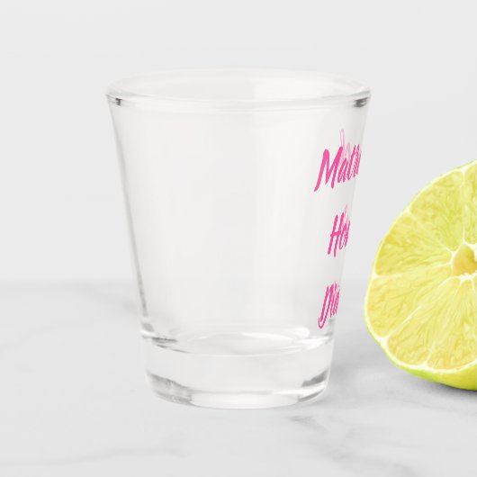 名誉のマトロンピンク名前をカスタムするギフト結婚ズ ショットグラス (左)
