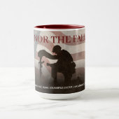 名誉を与え落ちたる マグカップ (中央)