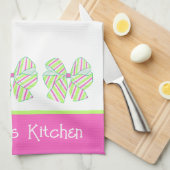 名門私立校風のピンクとグストライプのルーパーソナライズされた キッチンタオル (四つ折り)