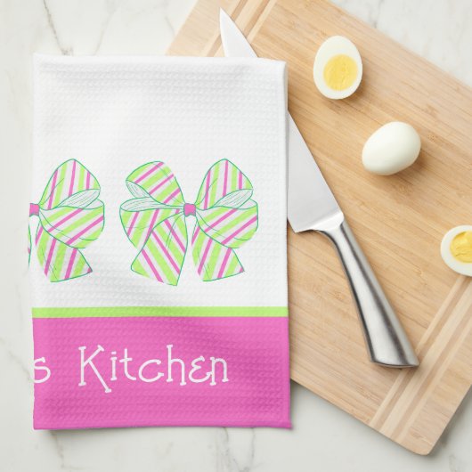 名門私立校風のピンクとグストライプのルーパーソナライズされた キッチンタオル (四つ折り)