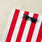 名門私立校風の赤と白ストライプ幾何パターン ビーチタオル (インサイチュ)
