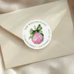 名門私立校風のChristmas Bablesオーナメント ラウンドシール<br><div class="desc">PreppyPrint.com – このフェスティバルパターンは休日の応援とツイストよくはしゃぐをもたらす名門私立校風の!クラシックのクリスマスボー鮮やかブルをカラーで彩り、カリカリした弓とtouchのチャイノアイズリーの魅力をトッピングし、伝統とトレンドの完璧なブレンド。このデザインを好きな商品に移せ！アイテムのコーディネートについては、私のデザイナーストアPreppyPrint.comにアクセスして下さい。</div>