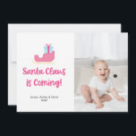 名門私立校風のSanta Clauseは来Christmas Photo シーズンカード<br><div class="desc">サンタお洒落のソリとプレゼントが入ったおもしろい、休日の写真カード。おカスタマイズ家族の写真とパーソナライズ。</div>