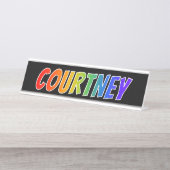 名"COURTNEY": おもしろいの虹の着色 デスクネームプレート (正面)