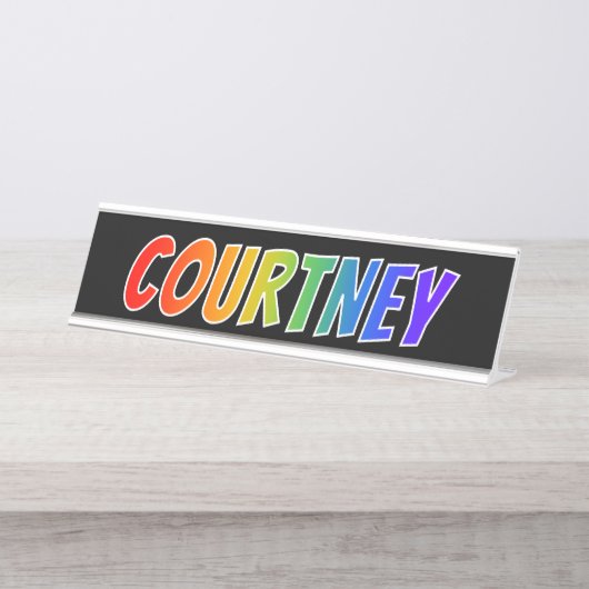 名"COURTNEY": おもしろいの虹の着色 デスクネームプレート (正面)