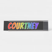 名"COURTNEY": おもしろいの虹の着色 デスクネームプレート (正面)