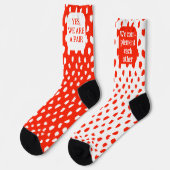 向おもしろいかい合う赤い白のペア ソックス (左)